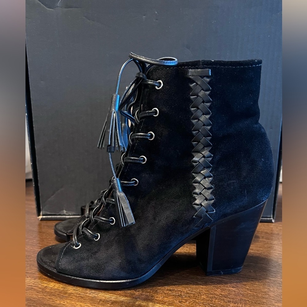 EUC FRYE Black Dani Whipstitch Suede Leather Peep Toe Chunky Heel Booties US 7.5 - Picture 6 of 13